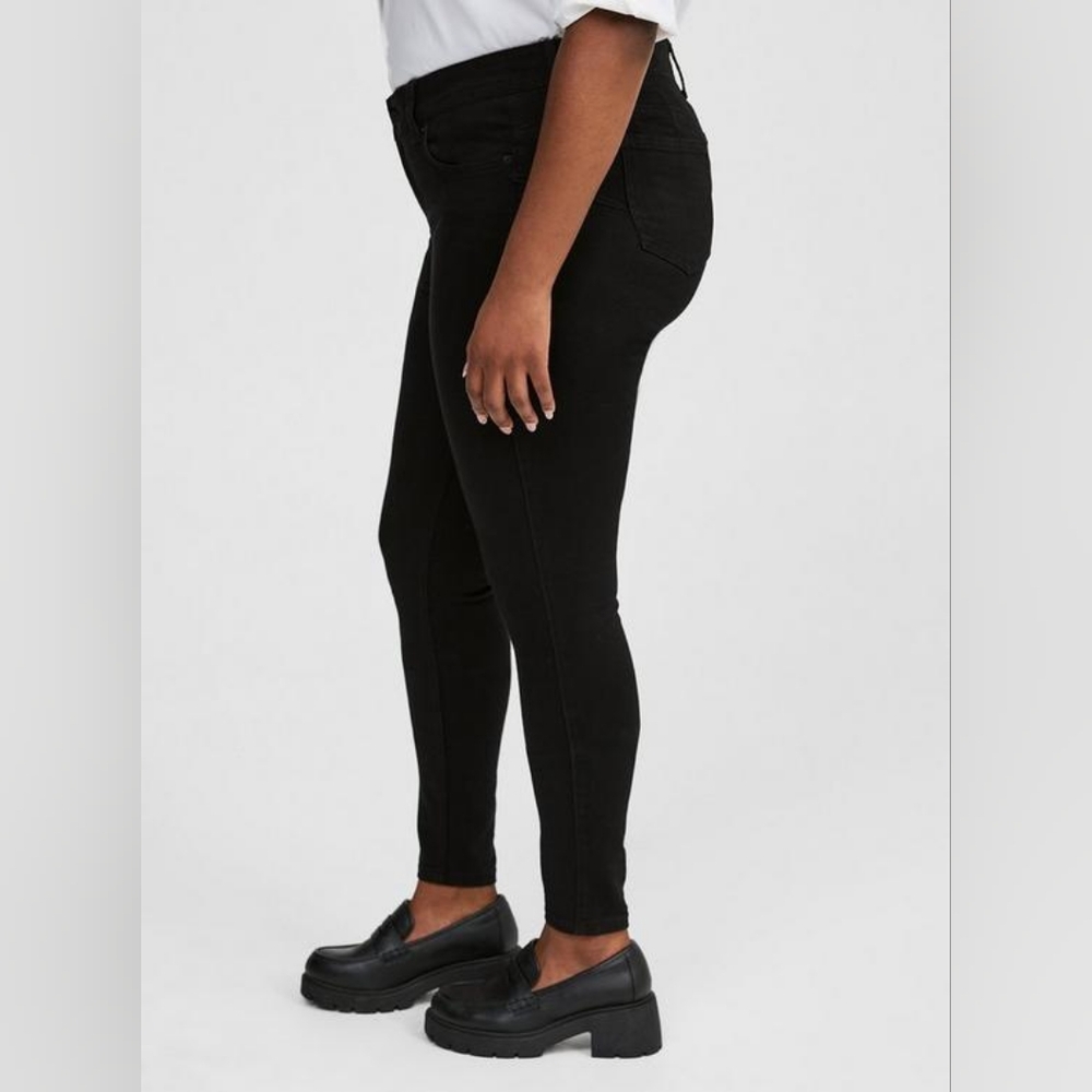 Bombshell Skinny Premium Stretch High-Rise Jean NWT Size 16S OBO - Picture 3 of 7